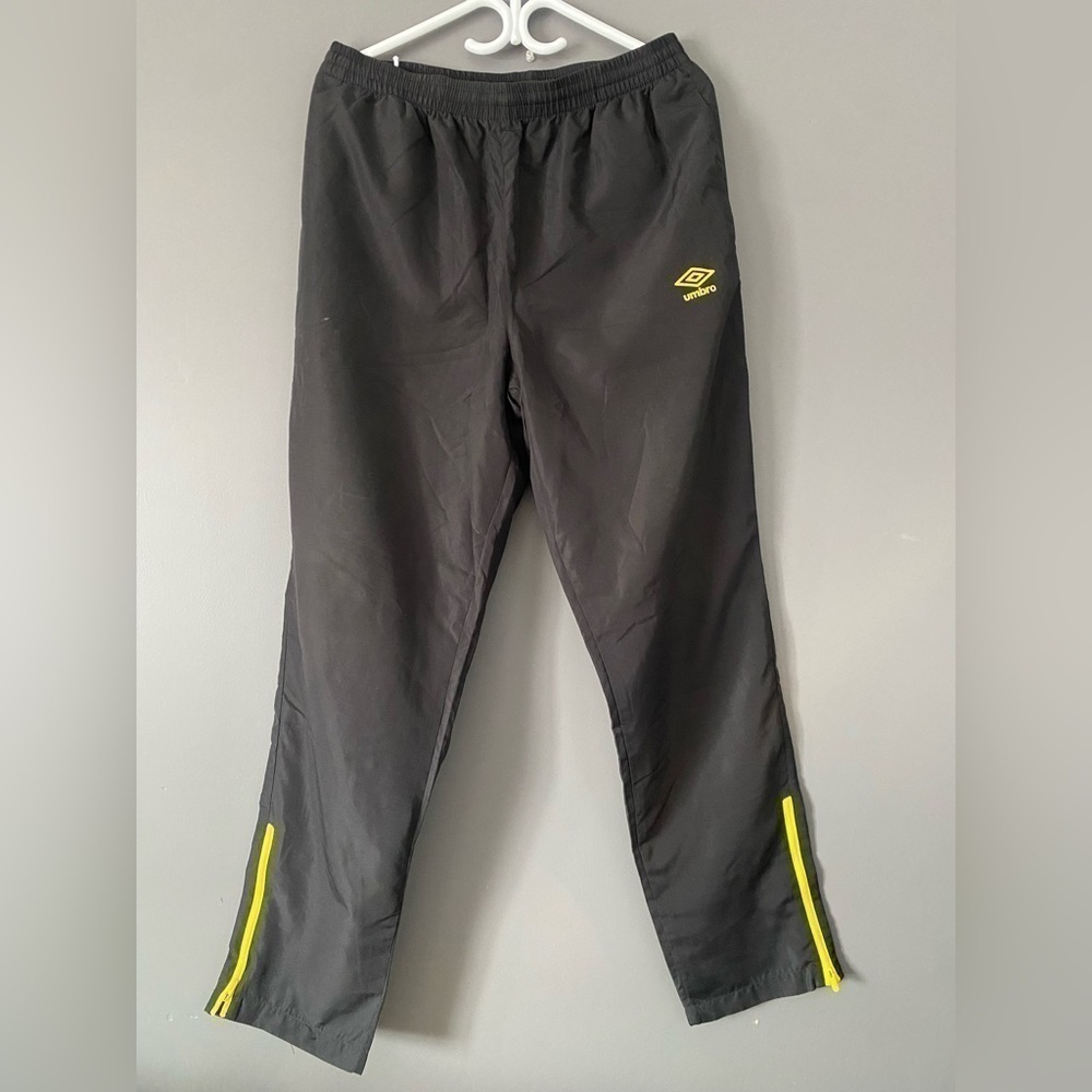 Umbro Sport Joggers Mens Lightweight Zip Hem Track Pants Sz Large Outdoor